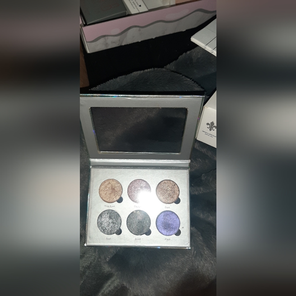 Okalan Metal Eyeshadow Palette
